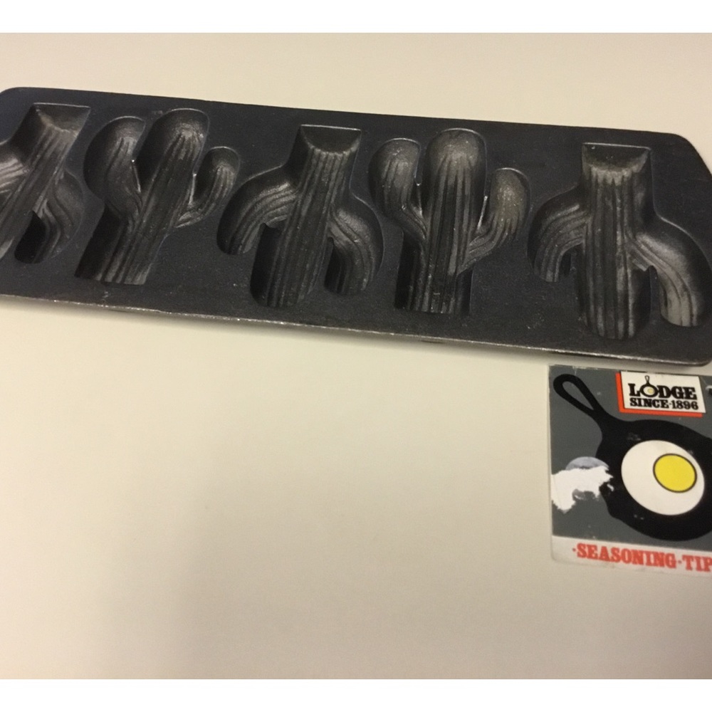 Lodge cast iron cactus cornbread pan